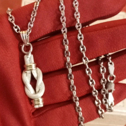 Lalaunis A21 750 925 necklace like new with silver chain