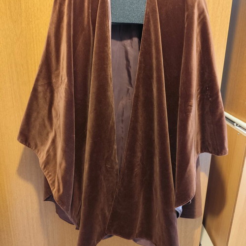Velvet cape brown like new, lined