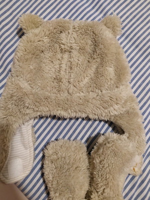 Baby hat and mittens set Carter's used