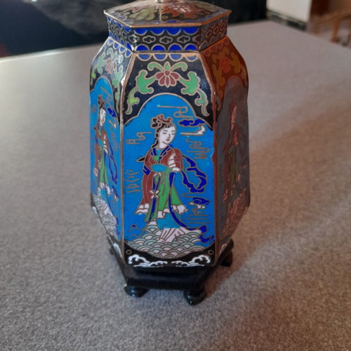 Chinese Vase Cloisonné with Lid like new