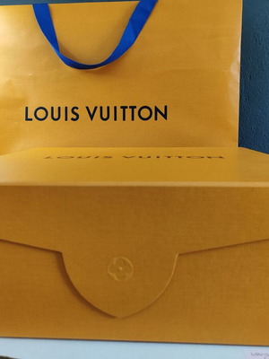 Louis Vuitton κουτί συσκευασίας και χάρτινη τσάντα μεταχειρισμένα
