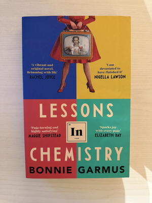 Lessons in Chemistry by Bonnie Garmus like new, English novel