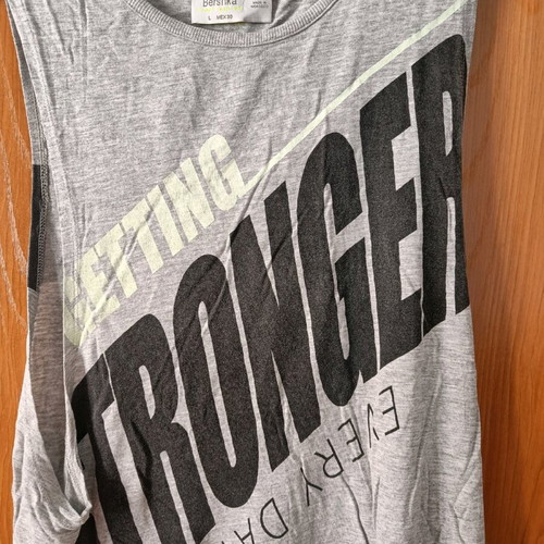 Bershka women's sports shirt like new, loose fit
