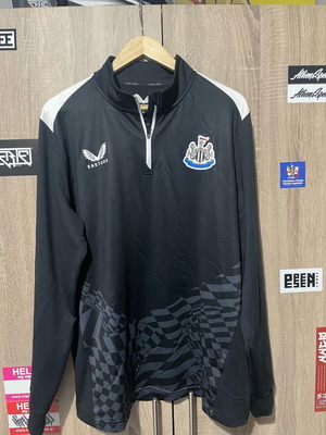 Newcastle half zip lightweight long sleeve like new, size XL
