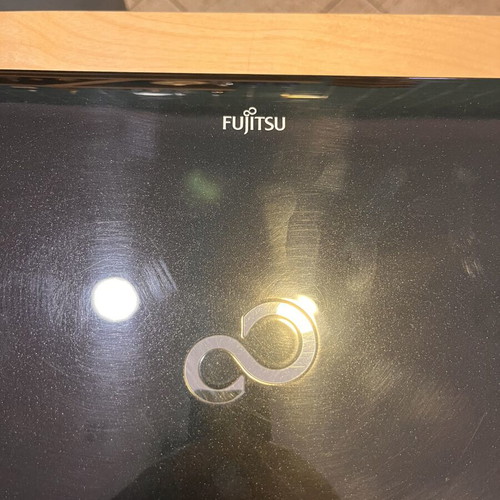 Laptop Fujitsu 15.3 inch like new, Intel Core i3, 8GB RAM, 256GB SSD