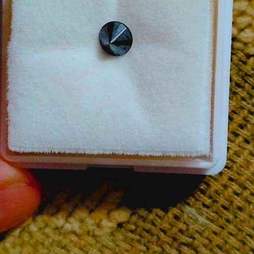 Natural diamond black colour 0.75 carat without fluorescence with certificate