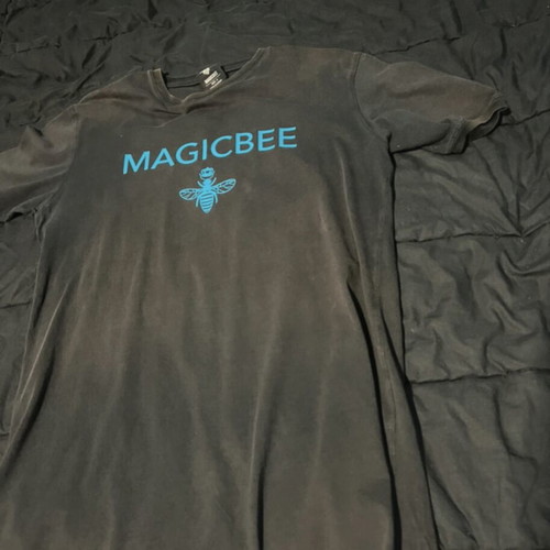 Magic Bee used black t-shirts and shorts for 13-14 years old