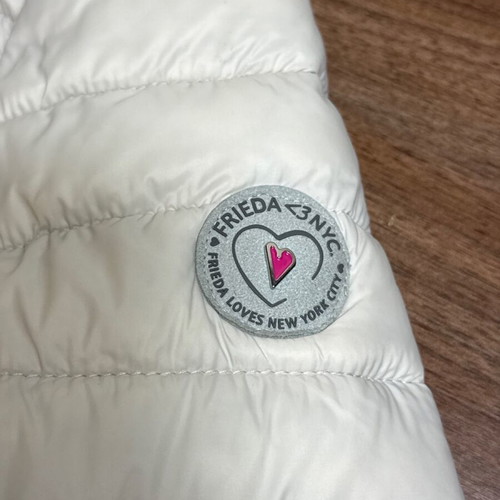 Frienda NYC Hug the Duck women's jacket white size 40 M like new