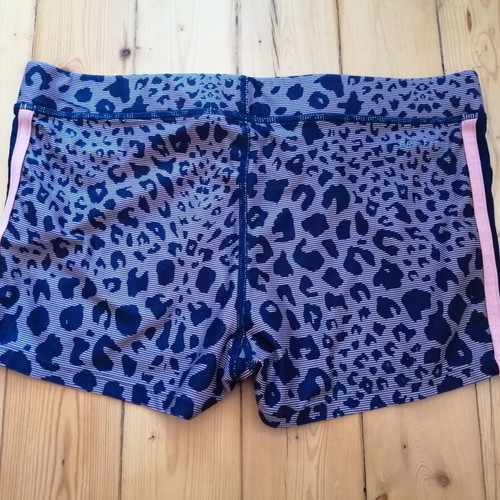 Nike Dri-FIT women's short leggings with leopard print, size S