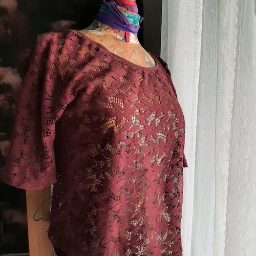 Women's lace short sleeve blouse used, size S