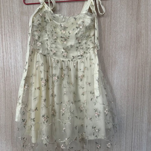 Women's dress new with tag, size M