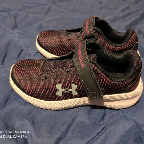 Under Armour kids athletic shoes new size 28 black-purple