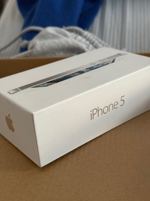 iPhone 5 empty box like new with all accessories