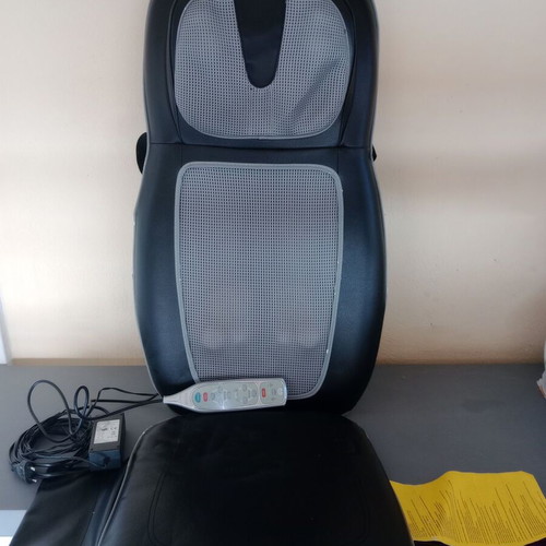 Homedics massage seat like new with remote control and Heat option