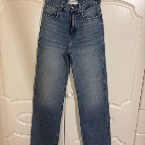 Blue Pull & Bear straight-leg jeans like new, size S