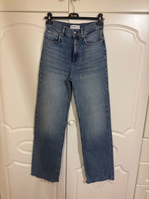 Blue Pull & Bear straight-leg jeans like new, size S
