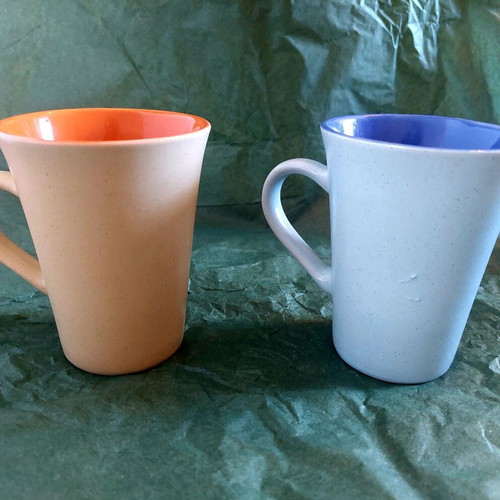 Mugs unused, set of 2 with embossed design