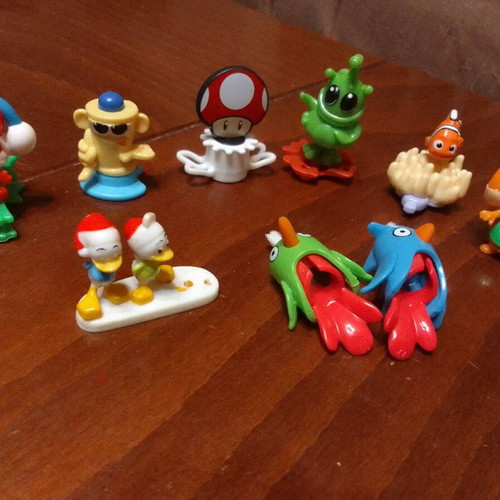 Kinder figures like new, various