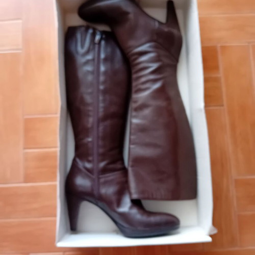 Leather women's boots size 39 brown like new, 9 cm heel