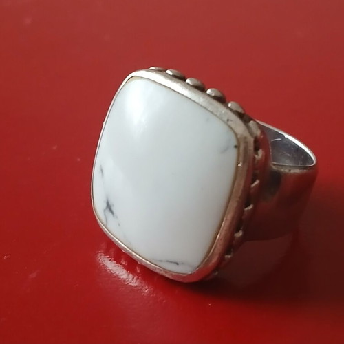 Silver 925 ring with large white agate, Lousir, like new