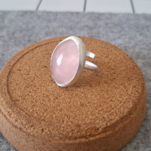 Handmade silver ring with rose quartz like new