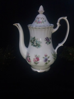 Large Royal Albert Flower of the Month bone china coffee pot England 1984 new