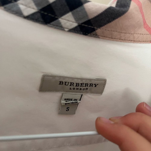 Burberry white shirt like new, classic piece