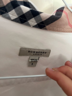 Burberry white shirt like new, classic piece