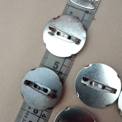 Metal pin bases like new, pack of 20 pieces, bronze and silver
