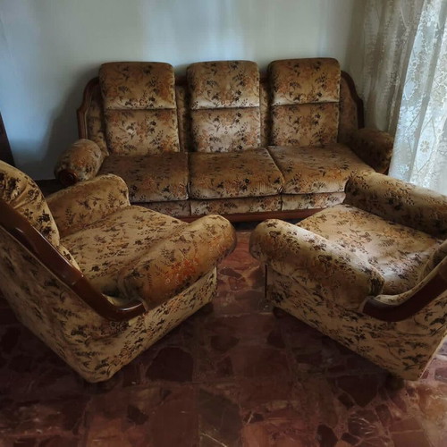 Vintage sofa with 2 armchairs like new