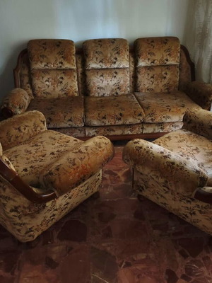 Vintage sofa with 2 armchairs like new