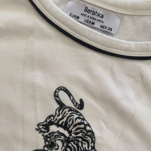 Bershka short fitted t-shirt like new, black and white, size M