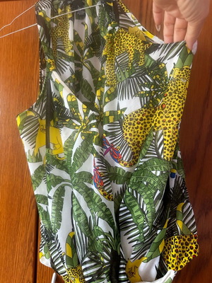 Jungle pattern blouse like new, sizes M/L, green and yellow