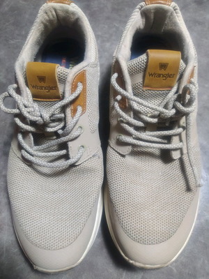 Wrangler men's/teen athletic shoes size 40 like new, beige brown