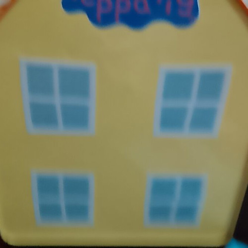 Peppa Pig metal playhouse suitcase with 8 character figures