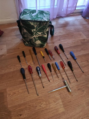 Set of 20 used screwdrivers with storage bag
