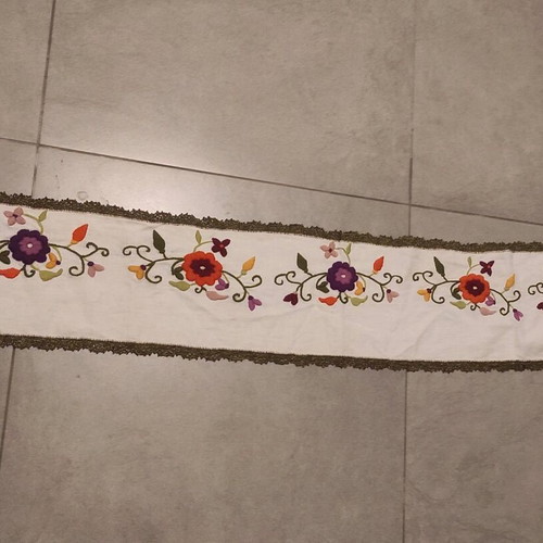 Runner like new with very beautiful design