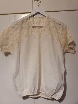 White top with lace like new, short sleeve