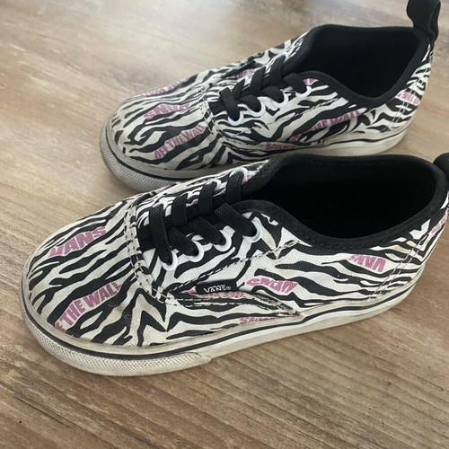 Vans kids shoes used, size 25.5, black and white