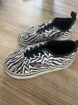 Vans kids shoes used, size 25.5, black and white