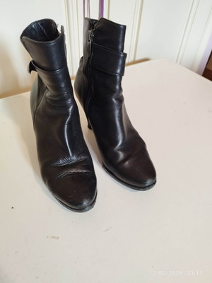 Black leather JB Bournazos ankle boots used, size 36