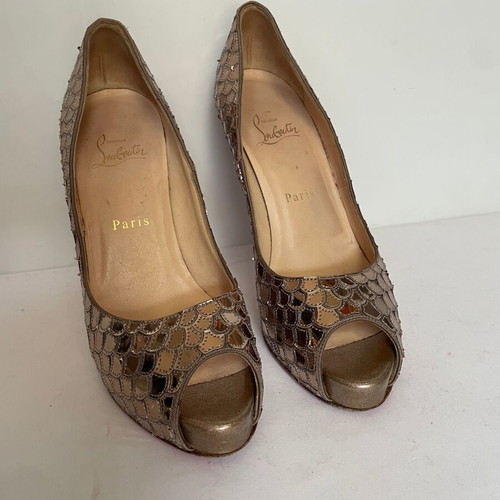 Christian Louboutin Metallic Heels size 38 used, bronze color