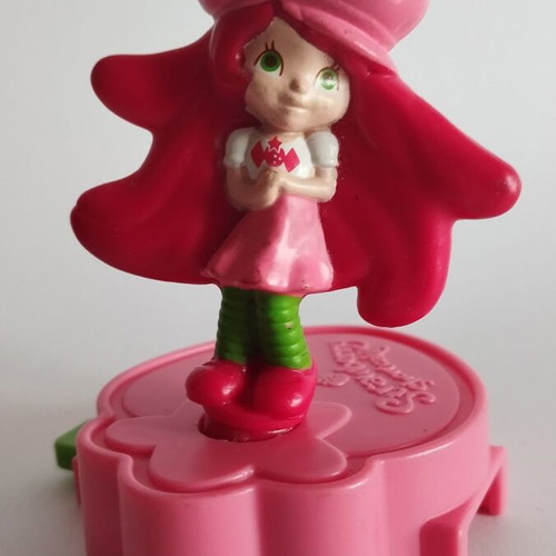 Strawberry Shortcake figures used, pack of 3