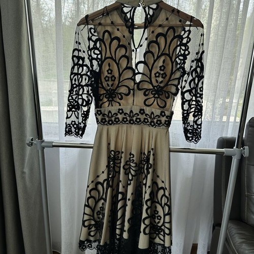 Mangano Italy lace dress like new, beige