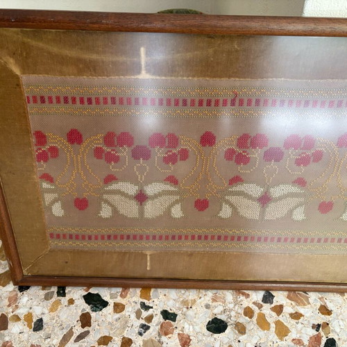 Vintage embroidered wall frame like new with wooden frame