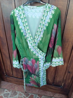 Robe semizie crisscross size S/M like new, multicolor