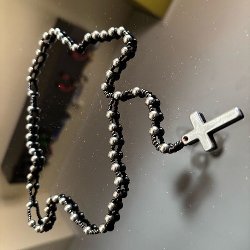 Necklace cross like new