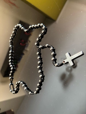 Necklace cross like new