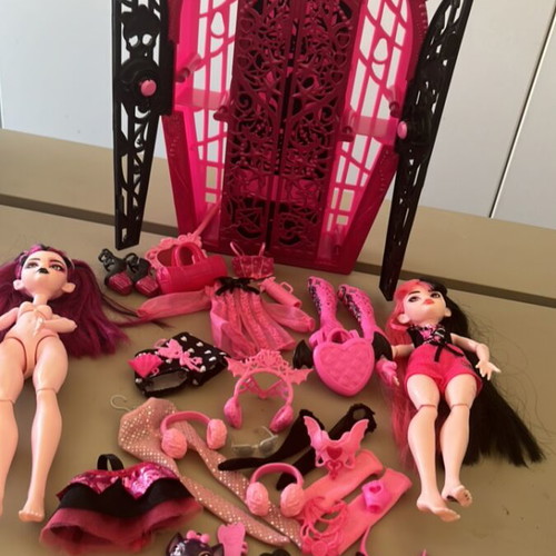 Mattel Monster High Skulltimate Secrets Draculaura doll