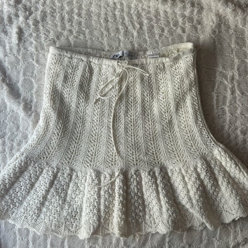 Zara cream crochet knit mini skirt size S, like new